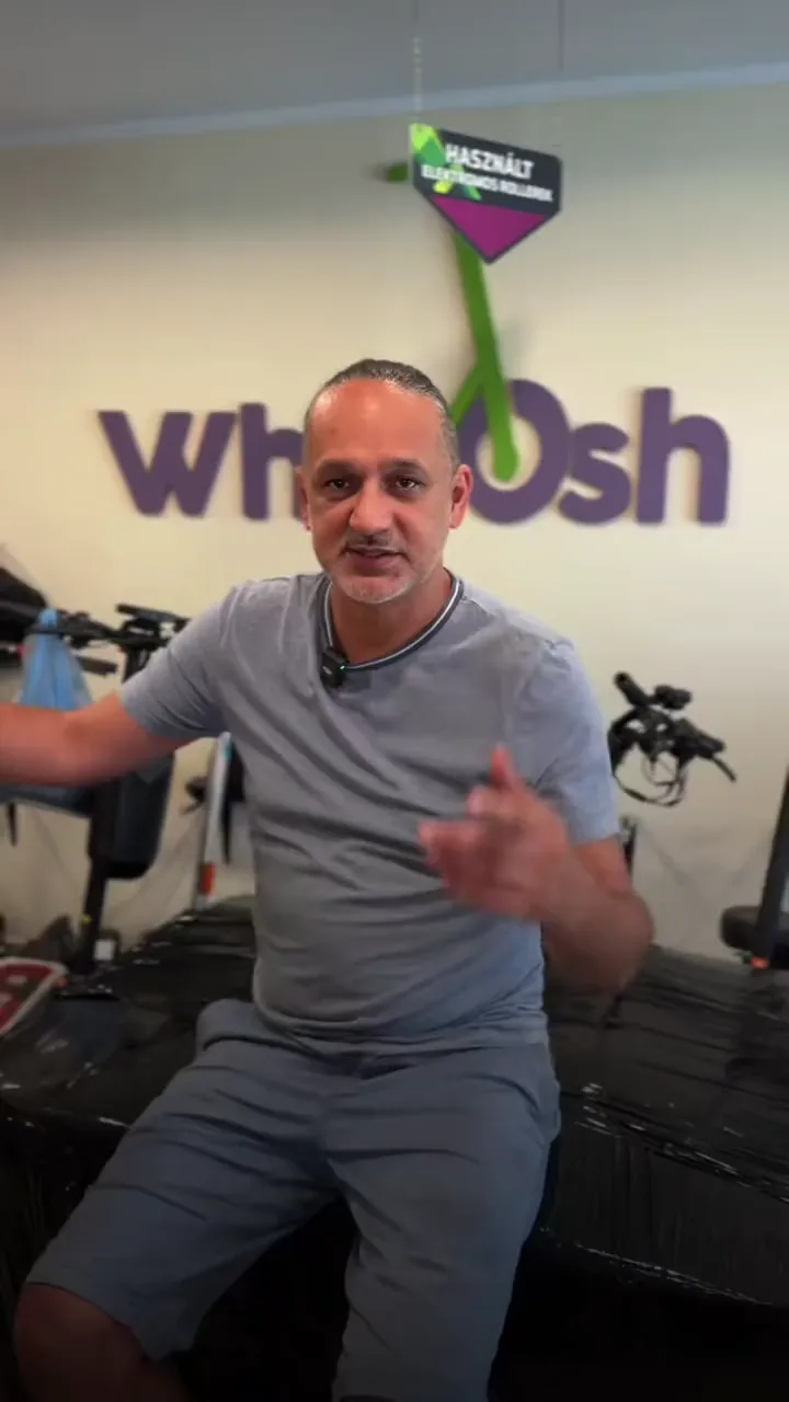 Szilárd a Whoosh-üzletben, felirat: szeptember